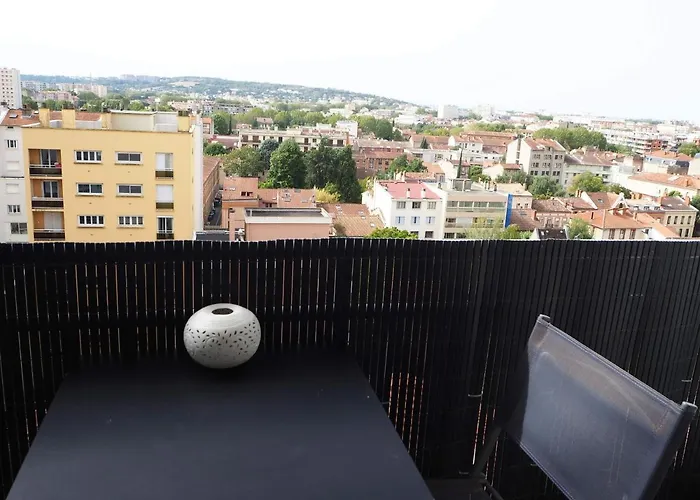 T2 Style Industriel Avec Balcon