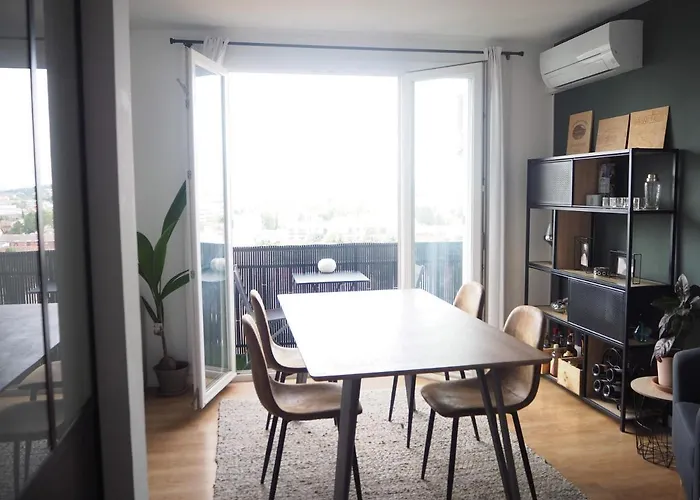 T2 Style Industriel Avec Balcon